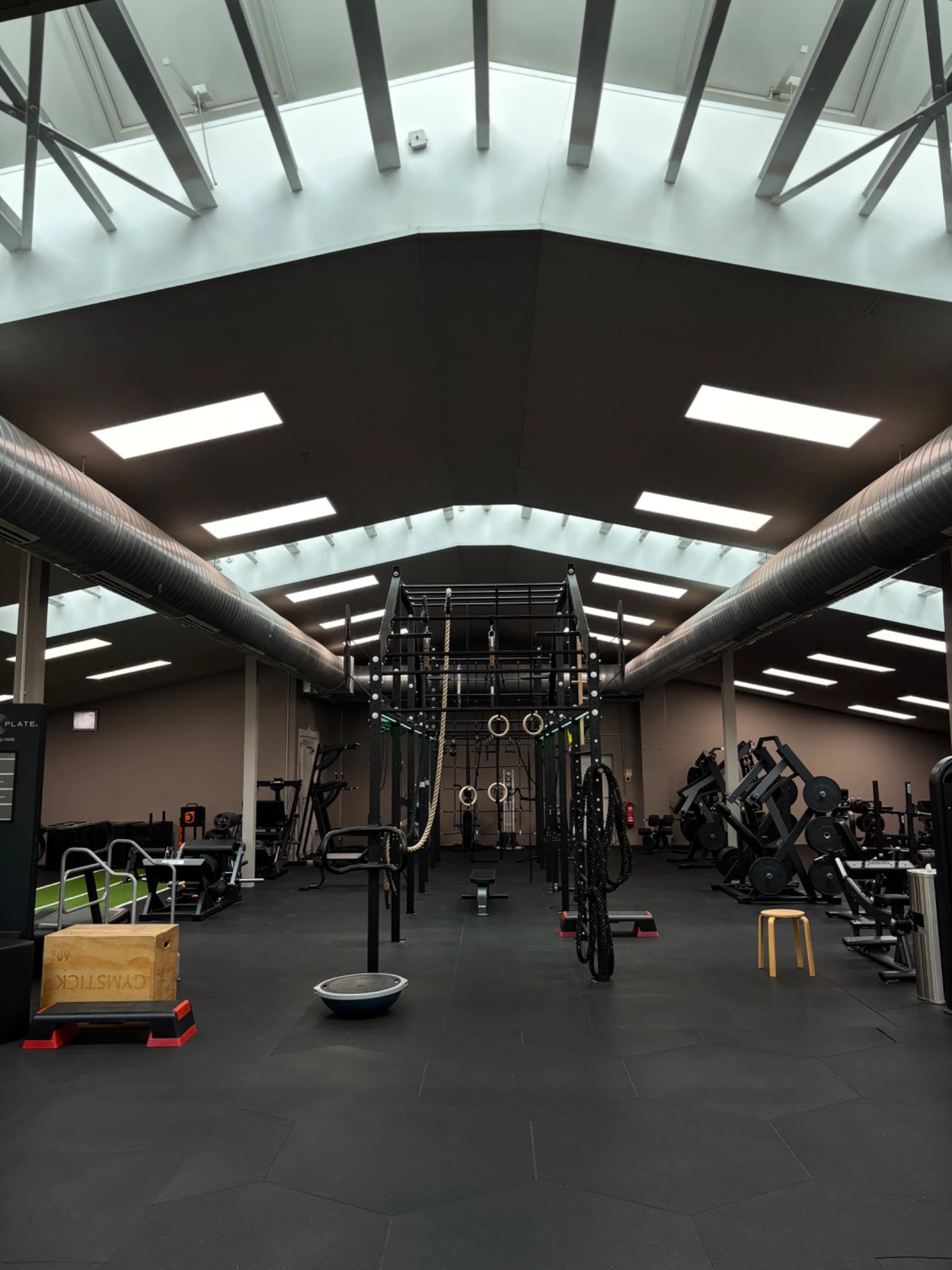 Großer Functional- und Krafttrainingsbereich im GENIUS Gesundheitszentrum